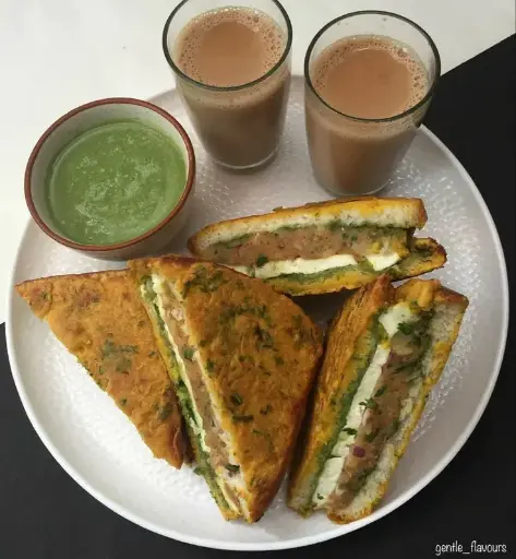 Street-Style Paneer Bread Pakoda With Chutney And Ginger Tea