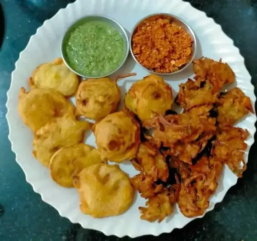 Aloo And Pyaz ke Pakode