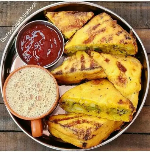 Aloo Bread Pakoda with coffee and chutney