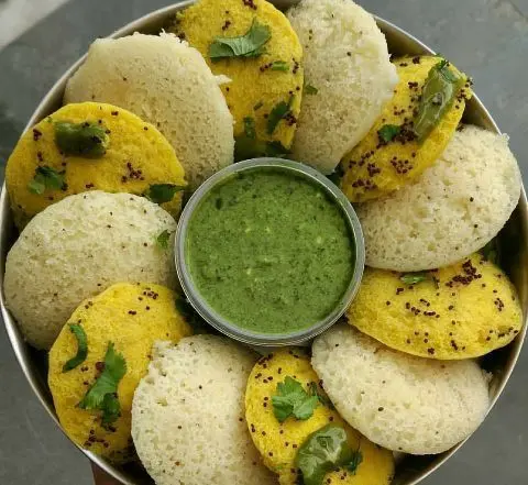 idlli with Green Chutney
