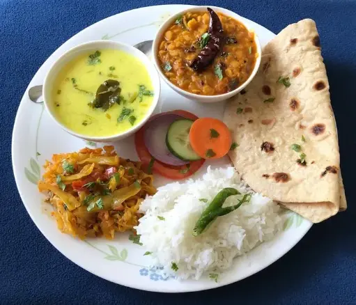 Dal fry | kadi | cabbage sabzi | rice 🍚 | phulka roti | salad 🥗.
